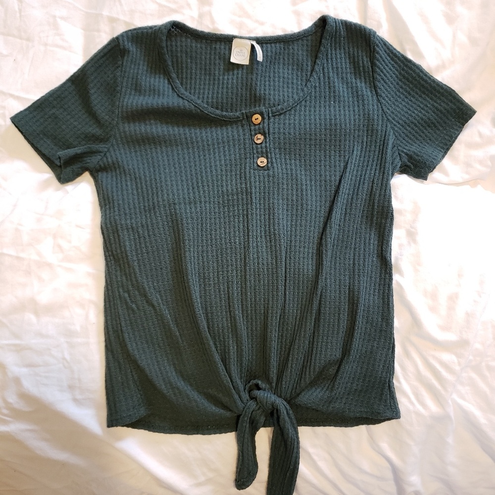 NWOT. Green 3 button, tie front waffle tee- small
